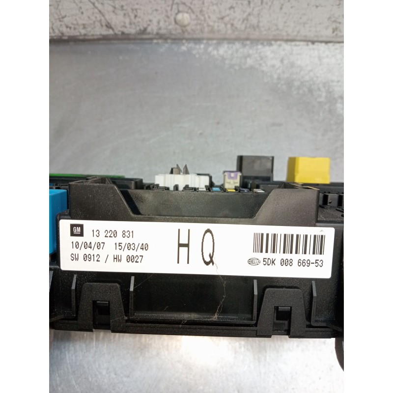 Recambio de caja reles / fusibles para opel zafira / zafira family b (a05) 1.9 cdti (m75) referencia OEM IAM 13220831 5DK0086695
