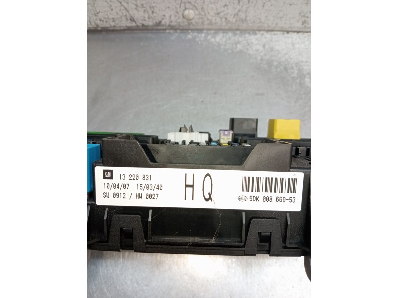 Recambio de caja reles / fusibles para opel zafira / zafira family b (a05) 1.9 cdti (m75) referencia OEM IAM 13220831 5DK0086695