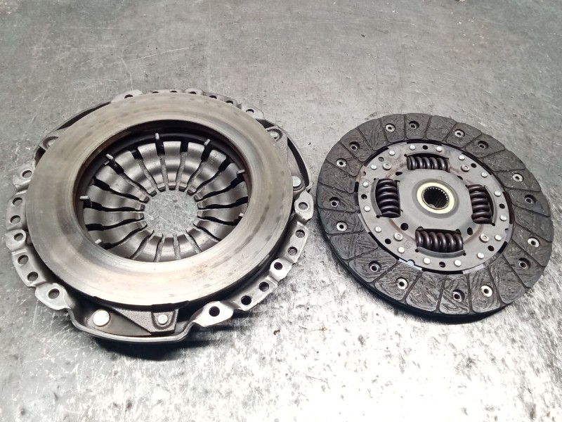 Recambio de kit embrague para mercedes-benz citan monospace (w415) 109 cdi (415.703) referencia OEM IAM 122031210  