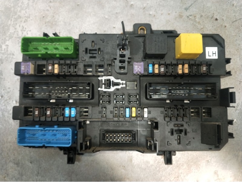 Recambio de caja reles / fusibles para opel zafira / zafira family b (a05) 1.7 cdti (m75) referencia OEM IAM 13268286  5DK008669