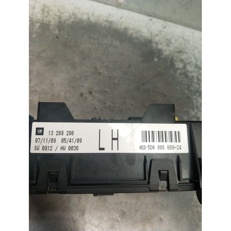 Recambio de caja reles / fusibles para opel zafira / zafira family b (a05) 1.7 cdti (m75) referencia OEM IAM 13268286  5DK008669