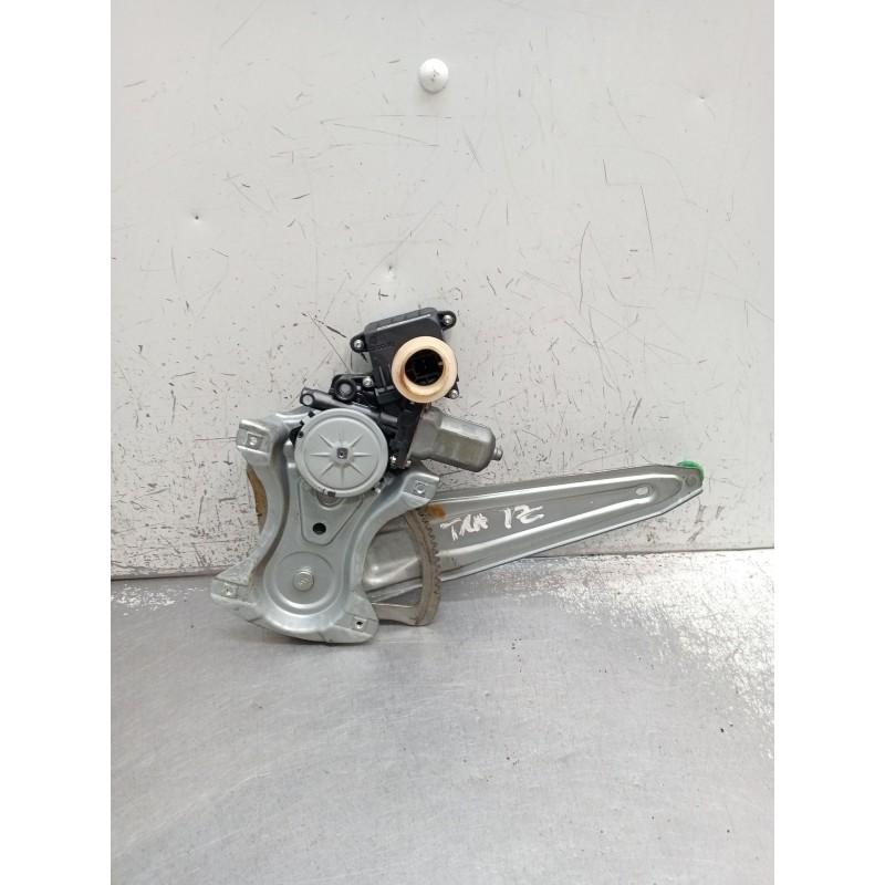 Recambio de elevalunas trasero izquierdo para toyota avensis sedán (_t27_) 2.0 d-4d (adt270_) referencia OEM IAM 8570102010 4P 9