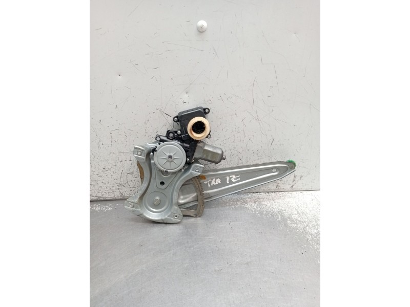 Recambio de elevalunas trasero izquierdo para toyota avensis sedán (_t27_) 2.0 d-4d (adt270_) referencia OEM IAM 8570102010 4P 9