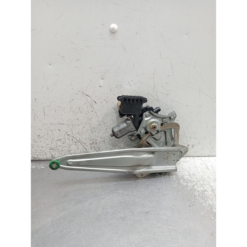 Recambio de elevalunas trasero izquierdo para toyota avensis sedán (_t27_) 2.0 d-4d (adt270_) referencia OEM IAM 8570102010 4P 9
