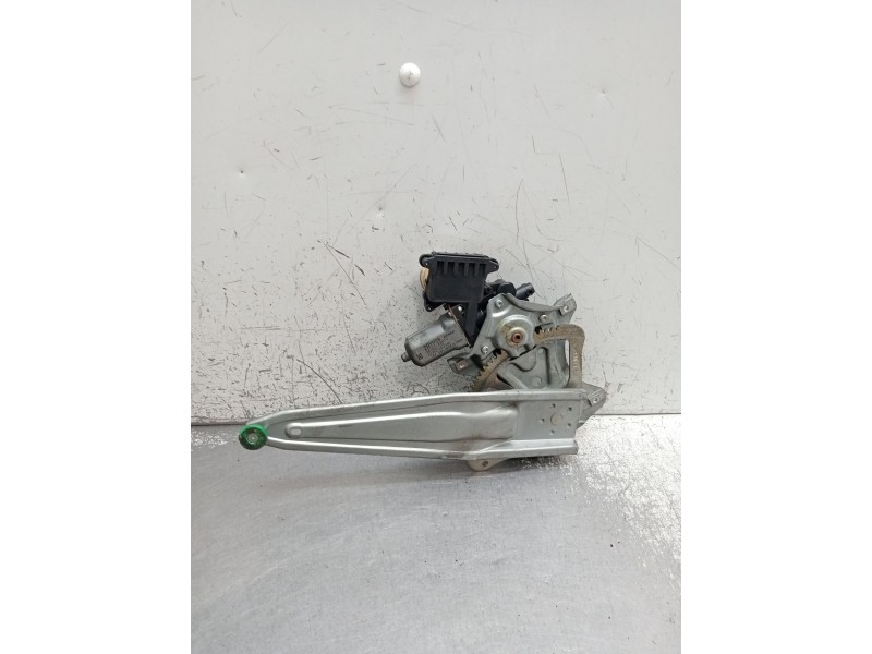 Recambio de elevalunas trasero izquierdo para toyota avensis sedán (_t27_) 2.0 d-4d (adt270_) referencia OEM IAM 8570102010 4P 9