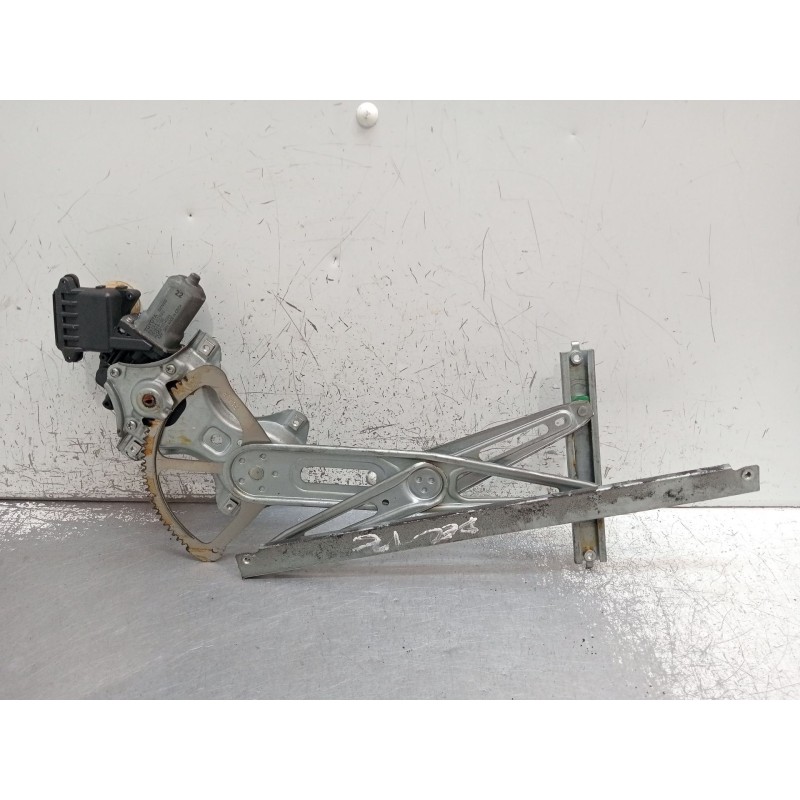 Recambio de elevalunas delantero izquierdo para toyota avensis sedán (_t27_) 2.0 d-4d (adt270_) referencia OEM IAM 8570202020 4P
