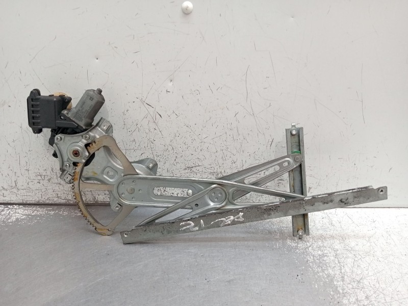 Recambio de elevalunas delantero izquierdo para toyota avensis sedán (_t27_) 2.0 d-4d (adt270_) referencia OEM IAM 8570202020 4P