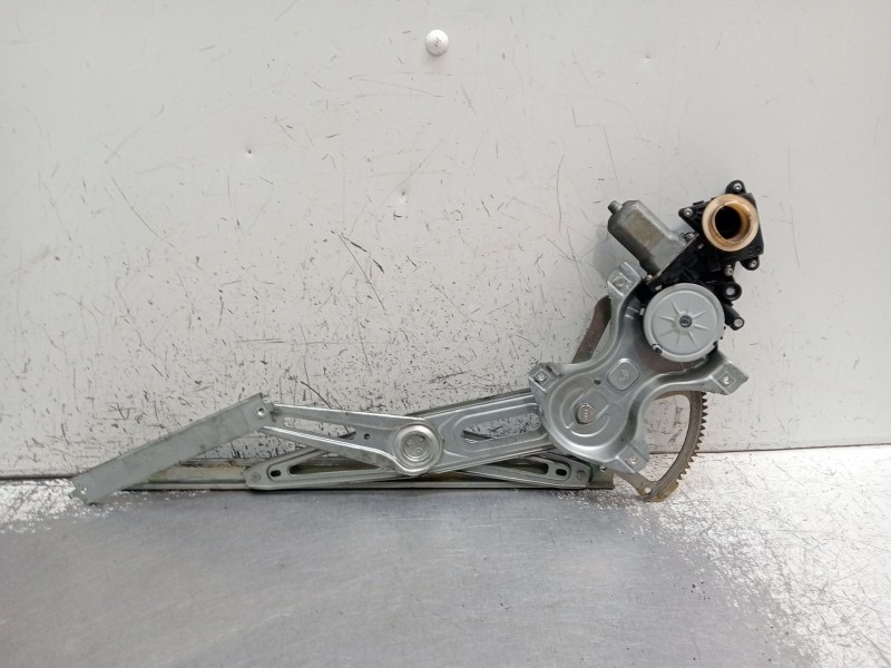 Recambio de elevalunas delantero izquierdo para toyota avensis sedán (_t27_) 2.0 d-4d (adt270_) referencia OEM IAM 8570202020 4P