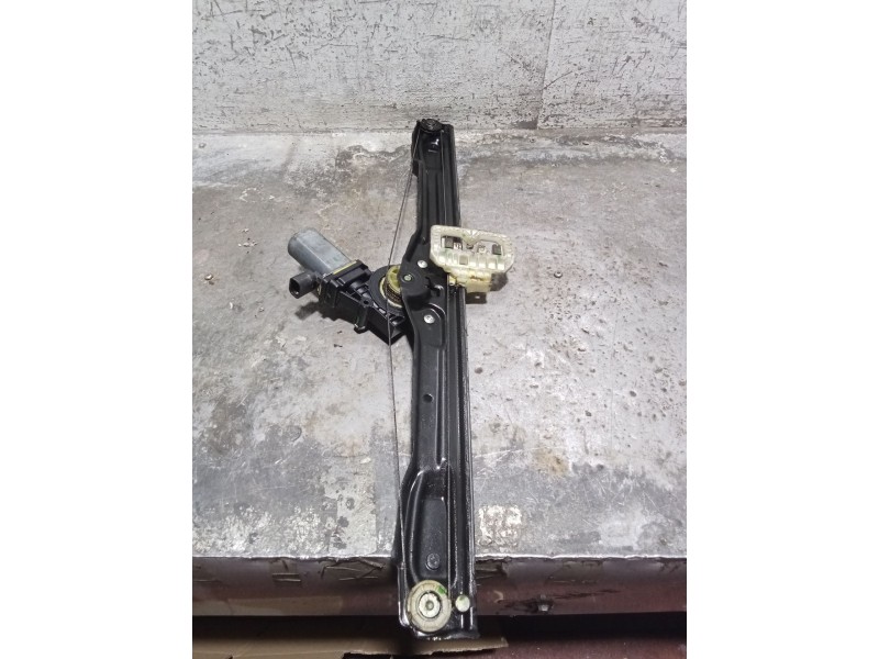 Recambio de elevalunas delantero izquierdo para iveco daily vi furgoneta 33s13, 35s13, 35c13 referencia OEM IAM   