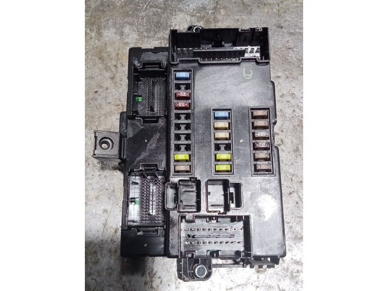 Recambio de caja reles / fusibles para iveco daily vi furgoneta 33s13, 35s13, 35c13 referencia OEM IAM 5802001333  