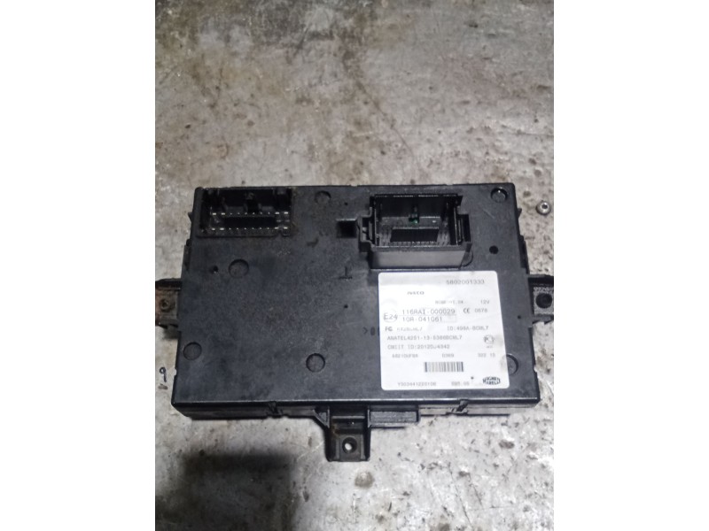 Recambio de caja reles / fusibles para iveco daily vi furgoneta 33s13, 35s13, 35c13 referencia OEM IAM 5802001333  