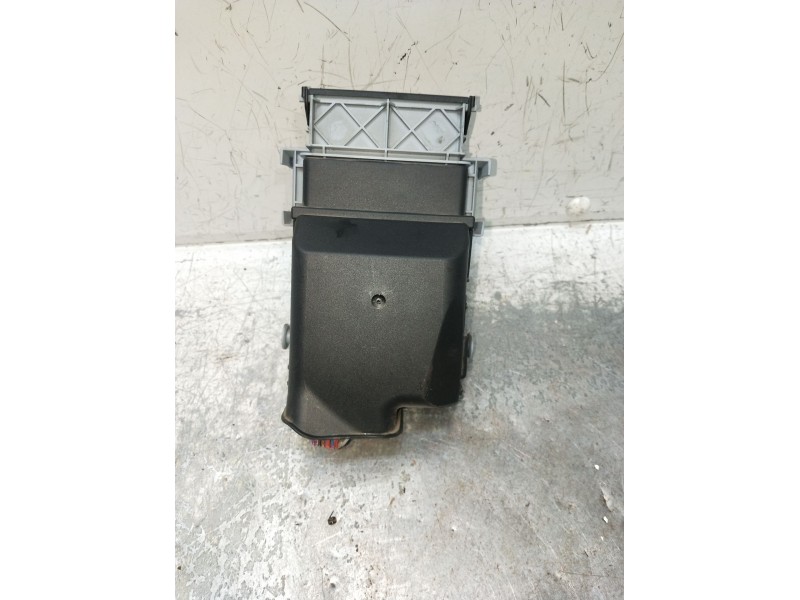 Recambio de caja reles / fusibles para opel astra j sedán 1.6 cdti (69) referencia OEM IAM 13222786  