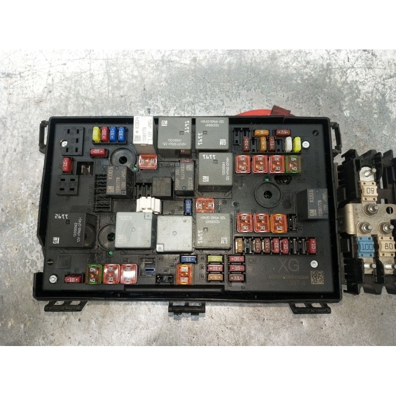 Recambio de caja reles / fusibles para opel astra j sedán 1.6 cdti (69) referencia OEM IAM 13449210 1110224AB 