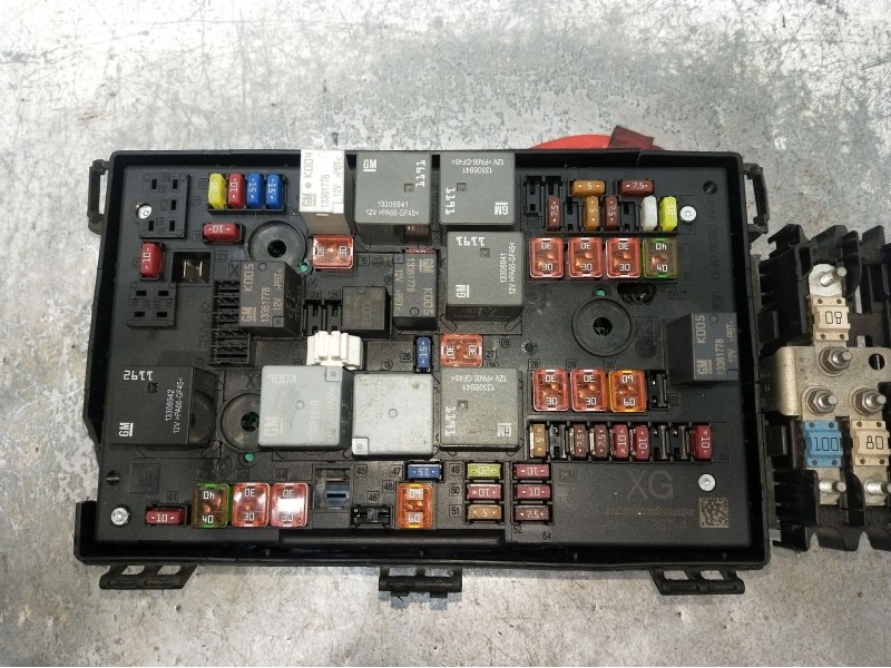 Recambio de caja reles / fusibles para opel astra j sedán 1.6 cdti (69) referencia OEM IAM 13449210 1110224AB 
