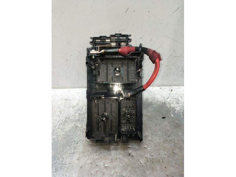 Recambio de caja reles / fusibles para opel astra j sedán 1.6 cdti (69) referencia OEM IAM 13449210 1110224AB 