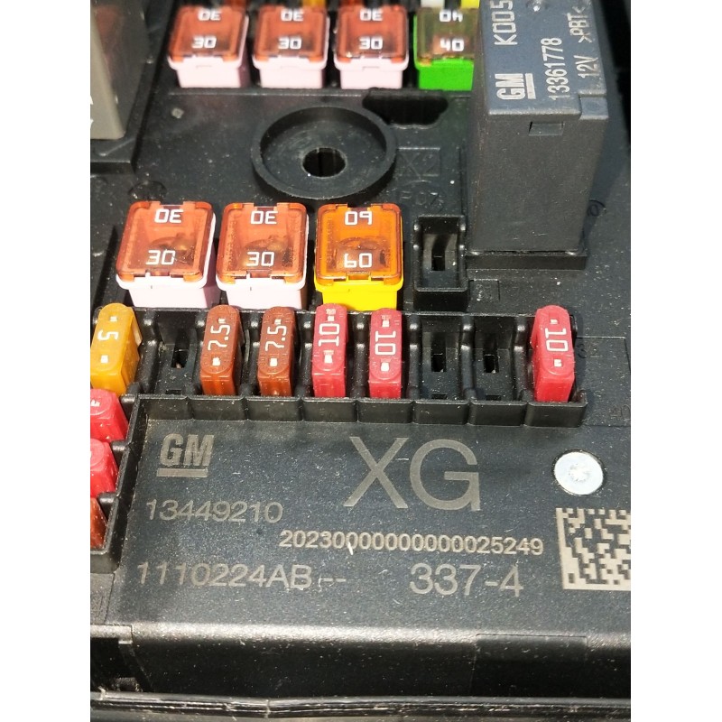 Recambio de caja reles / fusibles para opel astra j sedán 1.6 cdti (69) referencia OEM IAM 13449210 1110224AB 