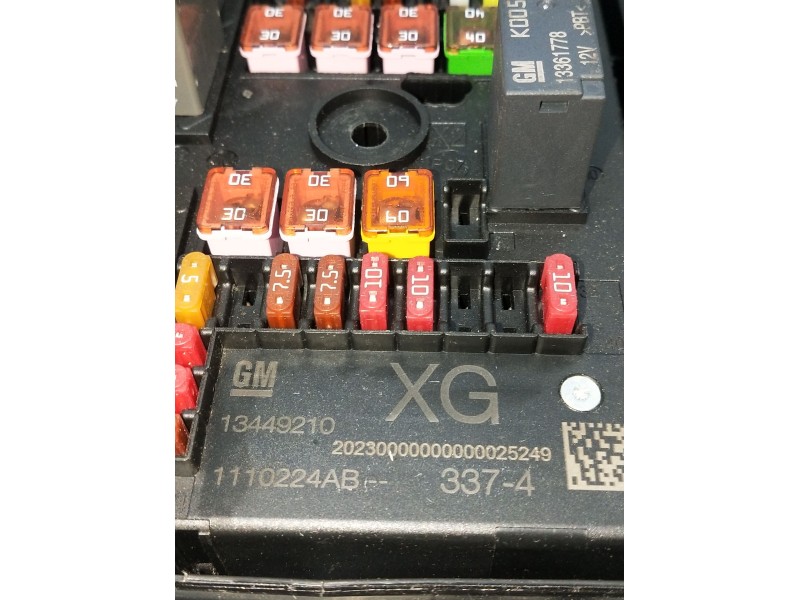 Recambio de caja reles / fusibles para opel astra j sedán 1.6 cdti (69) referencia OEM IAM 13449210 1110224AB 