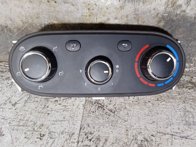 Recambio de mando calefaccion / aire acondicionado para iveco daily vi furgoneta 33s13, 35s13, 35c13 referencia OEM IAM   
