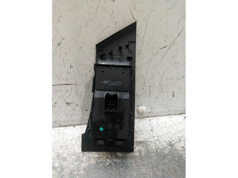 Recambio de mando elevalunas delantero izquierdo para opel astra j sedán 1.6 cdti (69) referencia OEM IAM 13305011 251869 5P
