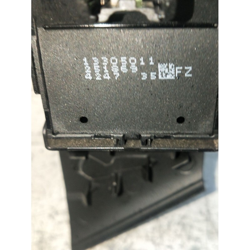 Recambio de mando elevalunas delantero izquierdo para opel astra j sedán 1.6 cdti (69) referencia OEM IAM 13305011 251869 5P