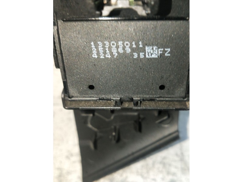 Recambio de mando elevalunas delantero izquierdo para opel astra j sedán 1.6 cdti (69) referencia OEM IAM 13305011 251869 5P