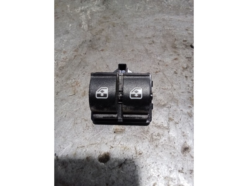 Recambio de mando elevalunas delantero izquierdo para iveco daily vi furgoneta 33s13, 35s13, 35c13 referencia OEM IAM   