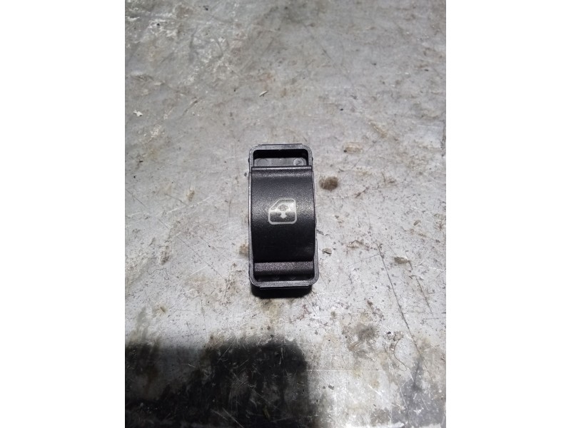 Recambio de mando elevalunas delantero derecho para iveco daily vi furgoneta 33s13, 35s13, 35c13 referencia OEM IAM   