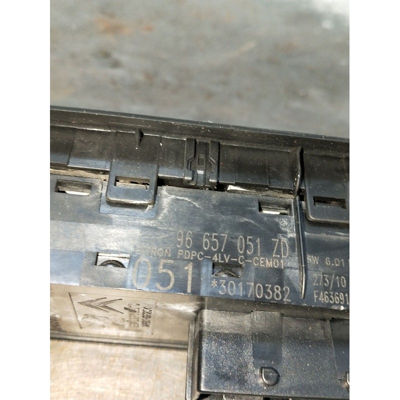 Recambio de mando elevalunas delantero izquierdo para citroën c4 i (lc_) 2.0 hdi referencia OEM IAM 96657051ZD 5P 