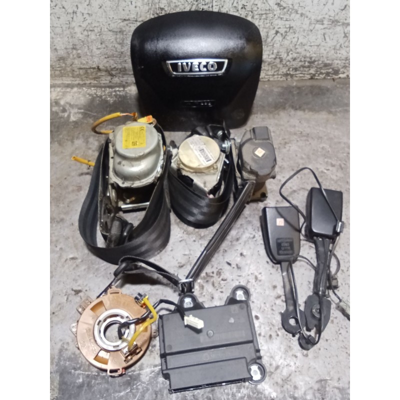 Recambio de kit airbag para iveco daily vi furgoneta 33s13, 35s13, 35c13 referencia OEM IAM AIRBAG VOLANTE PRETENSOR IZQUIERDO C