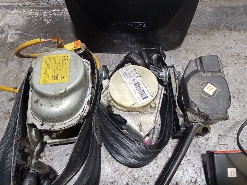 Recambio de kit airbag para iveco daily vi furgoneta 33s13, 35s13, 35c13 referencia OEM IAM AIRBAG VOLANTE PRETENSOR IZQUIERDO C