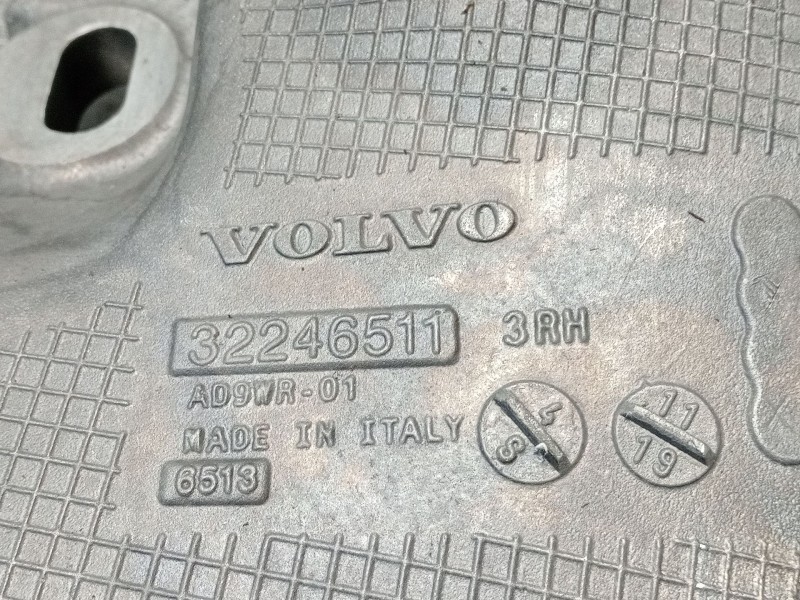 Recambio de brazo suspension inferior trasero derecho para volvo xc60 business plus 2wd referencia OEM IAM 32246511  