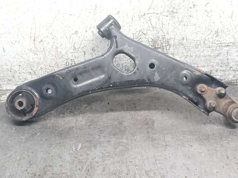 Recambio de brazo suspension inferior delantero izquierdo para kia sportage iii (sl) 1.6 gdi referencia OEM IAM   
