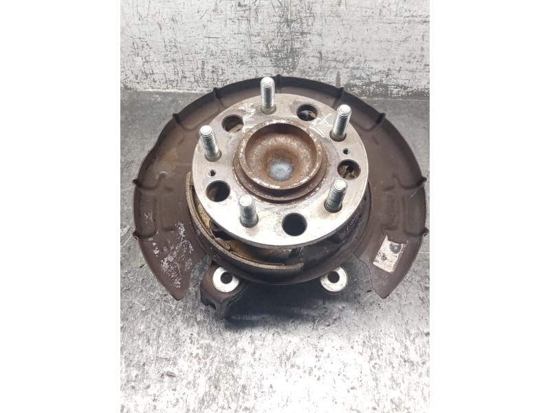 Recambio de mangueta trasera izquierda para kia sportage iii (sl) 1.6 gdi referencia OEM IAM 3U800  