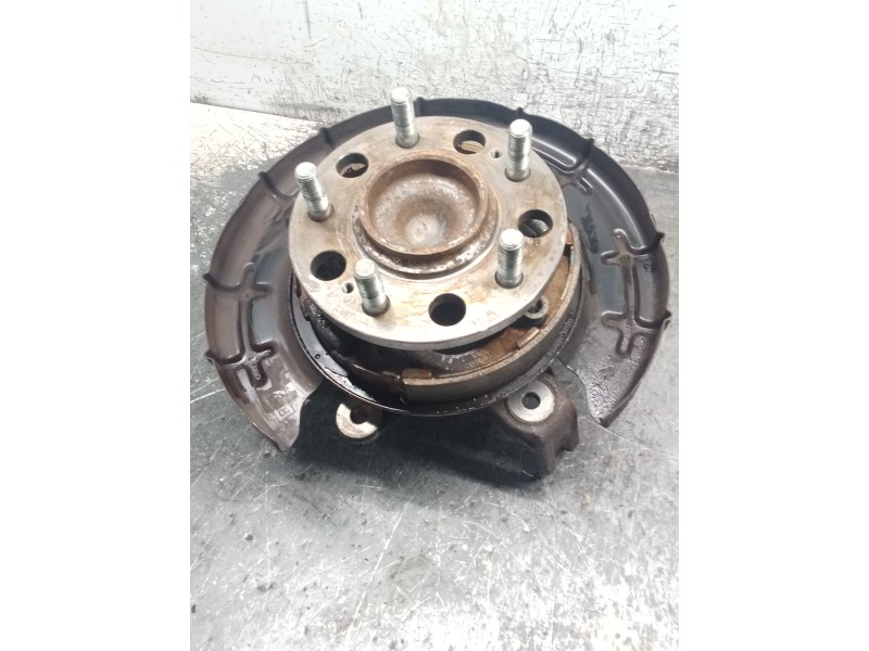 Recambio de mangueta trasera derecha para kia sportage iii (sl) 1.6 gdi referencia OEM IAM 3U800  