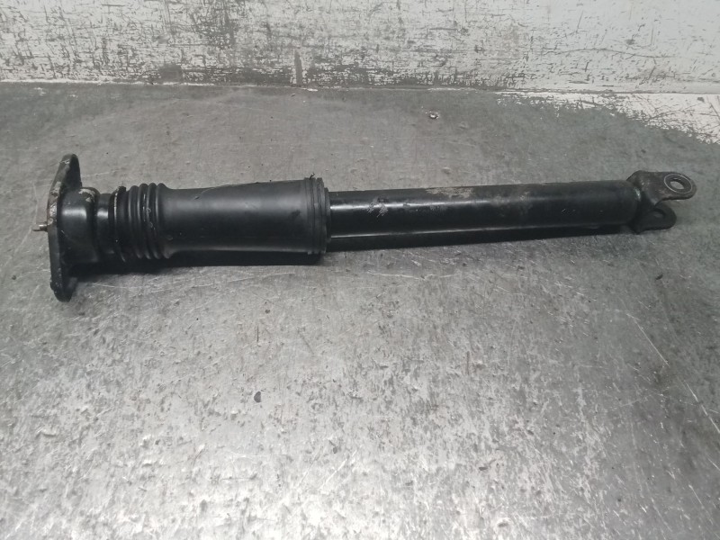 Recambio de amortiguador trasero izquierdo para kia sportage iii (sl) 1.6 gdi referencia OEM IAM 553003U800  