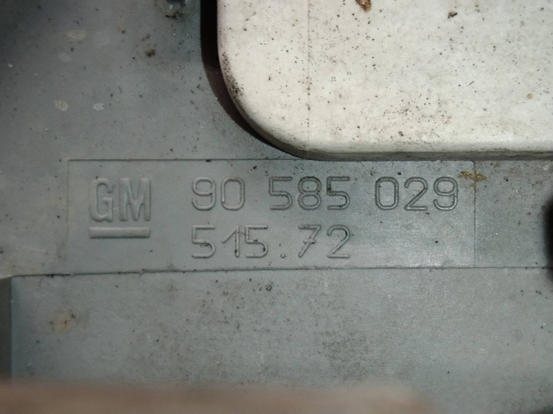 Recambio de faro antiniebla izquierdo para opel vectra b berlina comfort referencia OEM IAM 90585029  