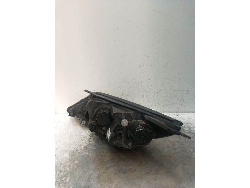 Recambio de faro derecho para kia sportage iii (sl) 1.6 gdi referencia OEM IAM 921023U210  