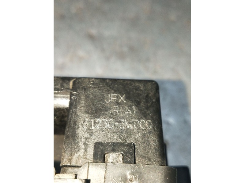 Recambio de motor cierre centralizado porton para kia sportage iii (sl) 1.6 gdi referencia OEM IAM 812303W000 5P 