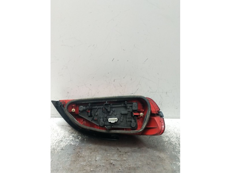 Recambio de piloto trasero derecho para peugeot 406 (8b) 2.0 hdi 110 referencia OEM IAM 9630364777  