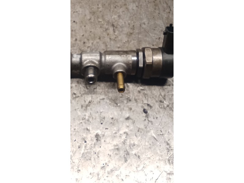 Recambio de rampa inyectora para fiat punto (199) easy referencia OEM IAM 0445214194  