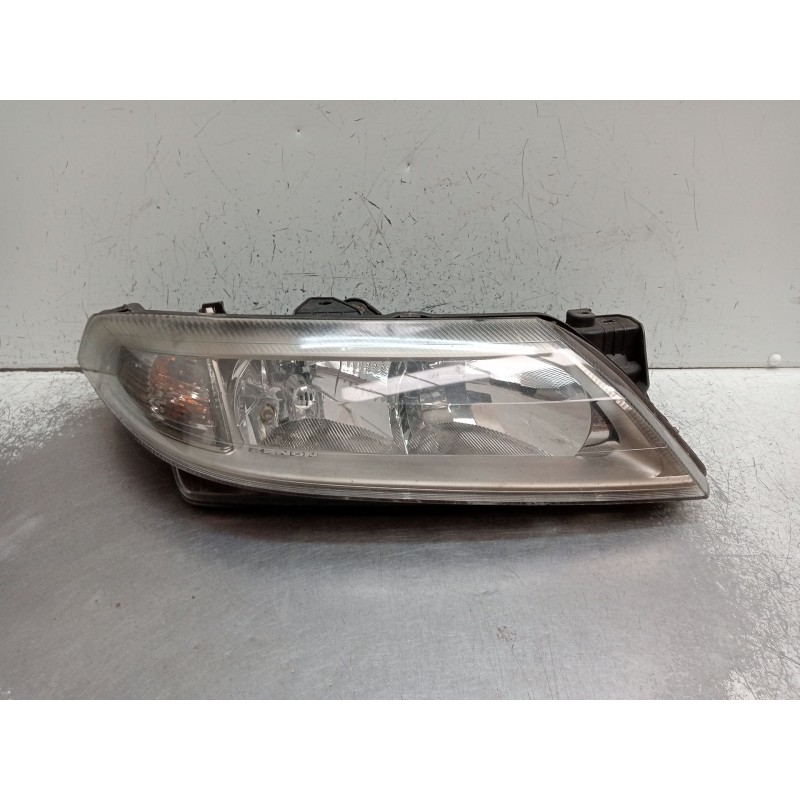 Recambio de faro derecho para renault laguna ii grandtour (kg0/1_) 2.0 16v turbo (kg0s, kg1l, kg03) referencia OEM IAM 820016332