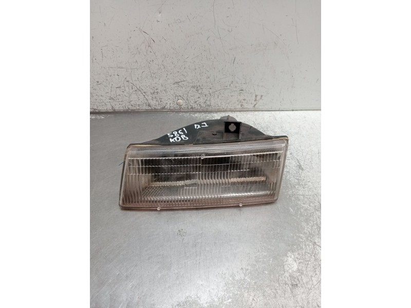 Recambio de faro izquierdo para chrysler voyager ii (es) 3.3 i referencia OEM IAM 4451725  