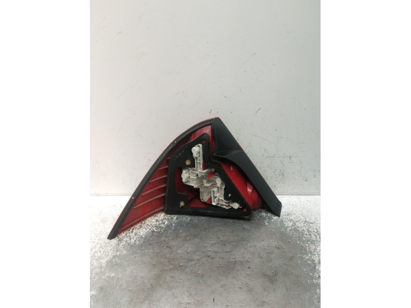 Recambio de piloto trasero derecho para ford mondeo iii sedán (b4y) 1.8 16v referencia OEM IAM 3S7113404A  