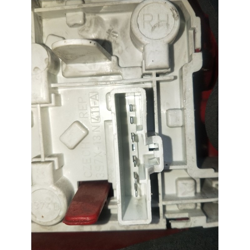 Recambio de piloto trasero derecho para ford mondeo iii sedán (b4y) 1.8 16v referencia OEM IAM 3S7113404A  