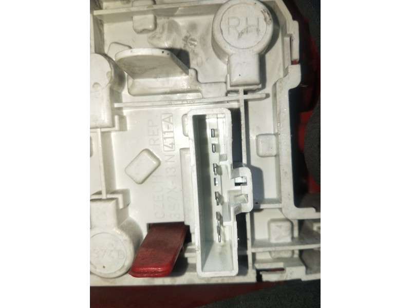 Recambio de piloto trasero derecho para ford mondeo iii sedán (b4y) 1.8 16v referencia OEM IAM 3S7113404A  