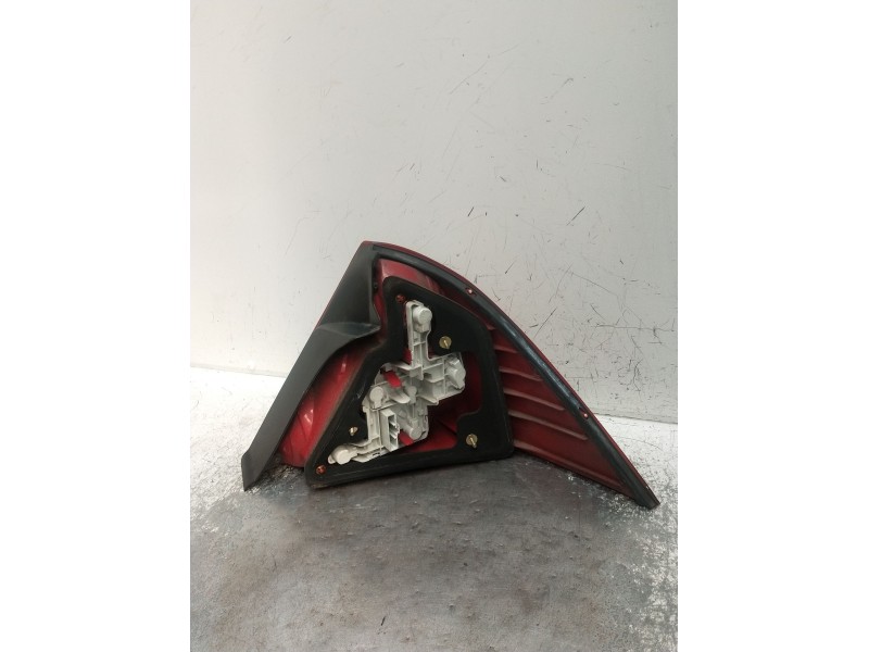 Recambio de piloto trasero izquierdo para ford mondeo iii sedán (b4y) 1.8 16v referencia OEM IAM 3S7113405A  