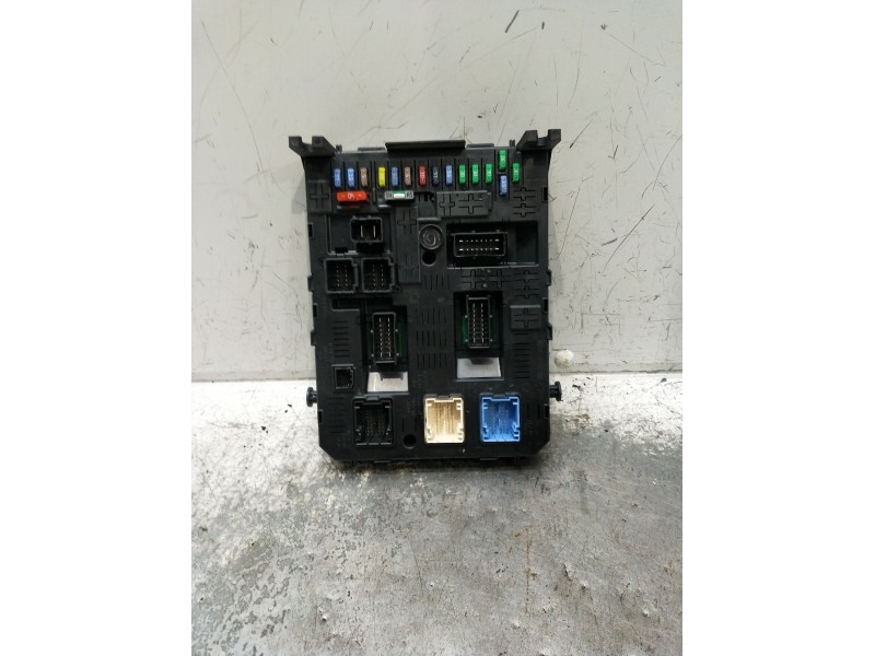 Recambio de caja reles / fusibles para peugeot 5008 (0u_, 0e_) 1.6 hdi referencia OEM IAM 821164872  