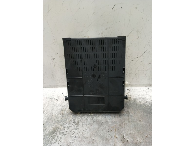 Recambio de caja reles / fusibles para peugeot 5008 (0u_, 0e_) 1.6 hdi referencia OEM IAM 821164872  
