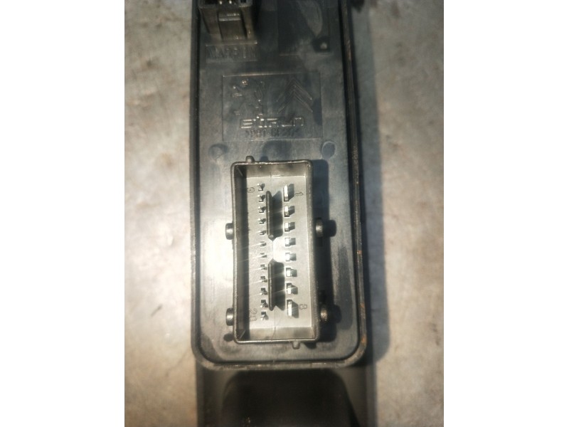 Recambio de mando elevalunas delantero izquierdo para peugeot 5008 (0u_, 0e_) 1.6 hdi referencia OEM IAM 96650621ZD 5P 
