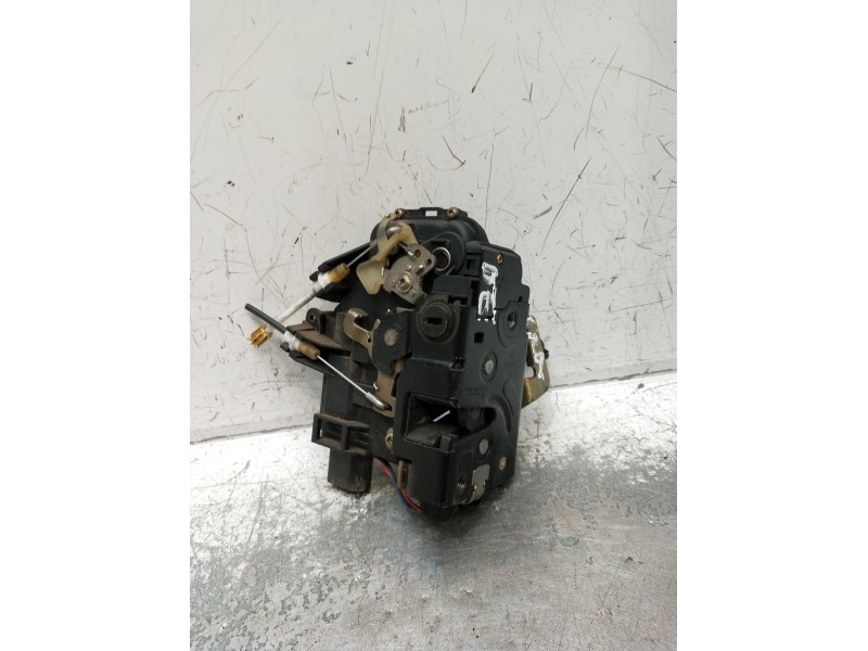 Recambio de motor cierre centralizado trasero derecho para audi a6 c5 (4b2, 4b4) 2.5 tdi referencia OEM IAM  5P 